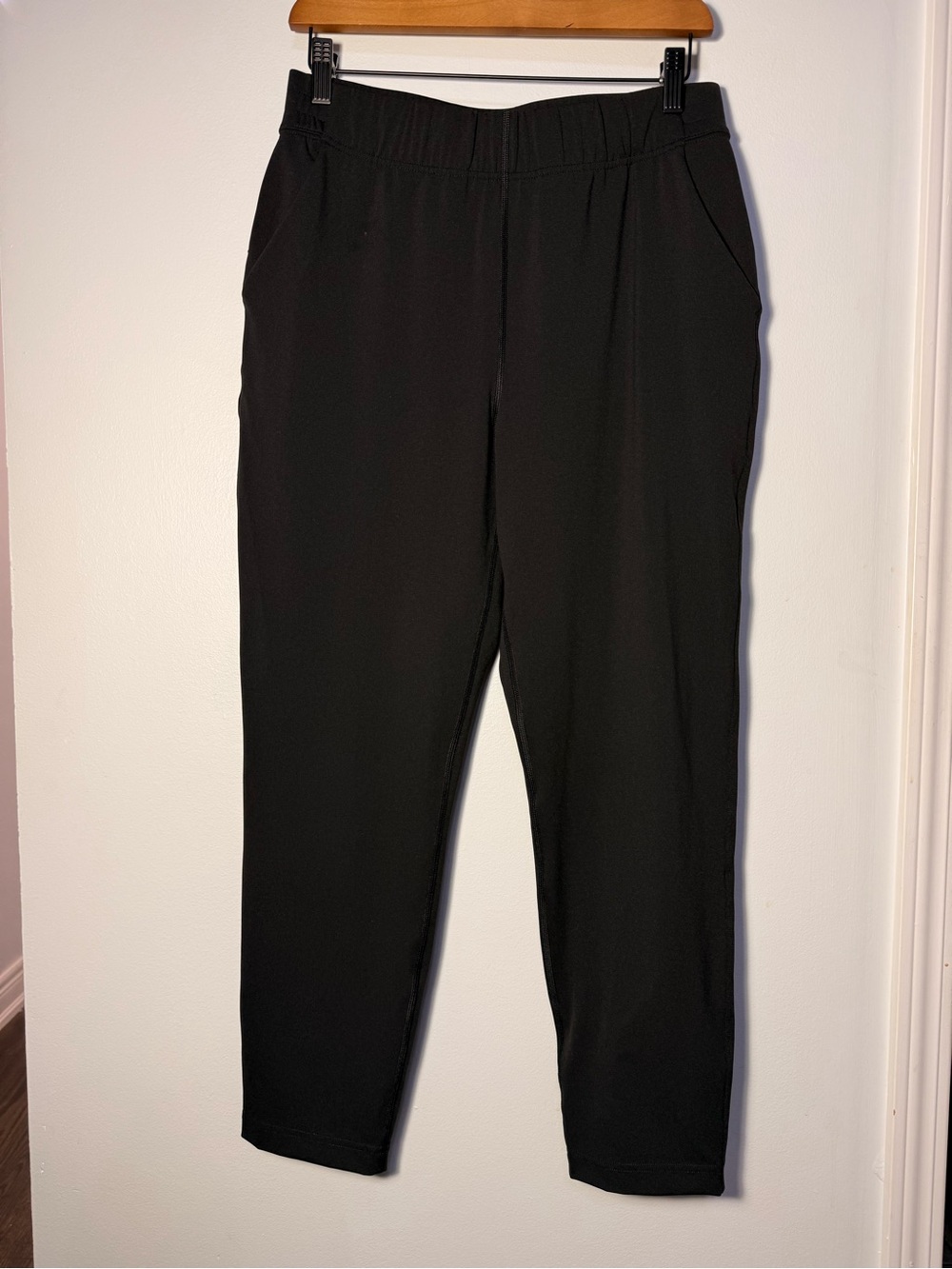 Aritzia The Group by Babaton Black Weekender Pant size M - Picture 4 of 9